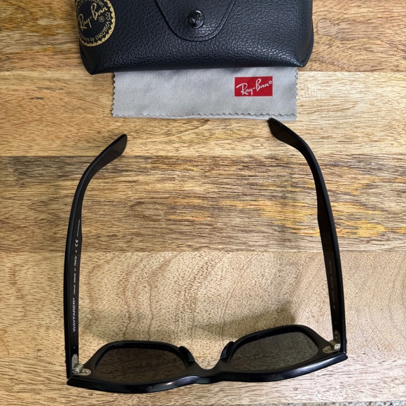 Ray-Ban POLARIZED Original Wayfarer Classic Sunglasses - Picture 4 of 5